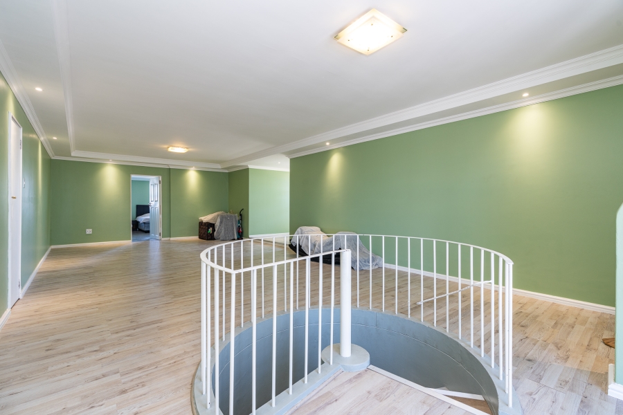 5 Bedroom Property for Sale in Weltevreden Valley Western Cape